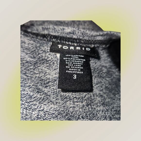 Torrid Short Sleeve Shirt Size 3 - Picture 6 of 6